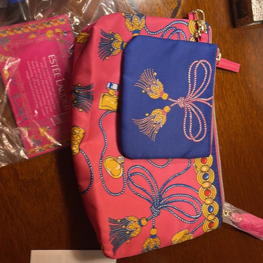 Estée Lauder Skin Care with cosmetic bag - Picture 2 of 6